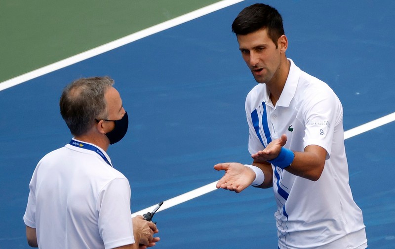 VIDEO | Novak Djokovic a fost descalificat de la US Open, după ce a lovit un arbitru cu o minge