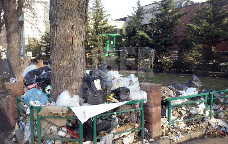 Producătorii se pregătesc să asedieze cu GUNOI Ministerului Mediului. Protest faţă de taxa pe ambalaj Supăraţi din cauza