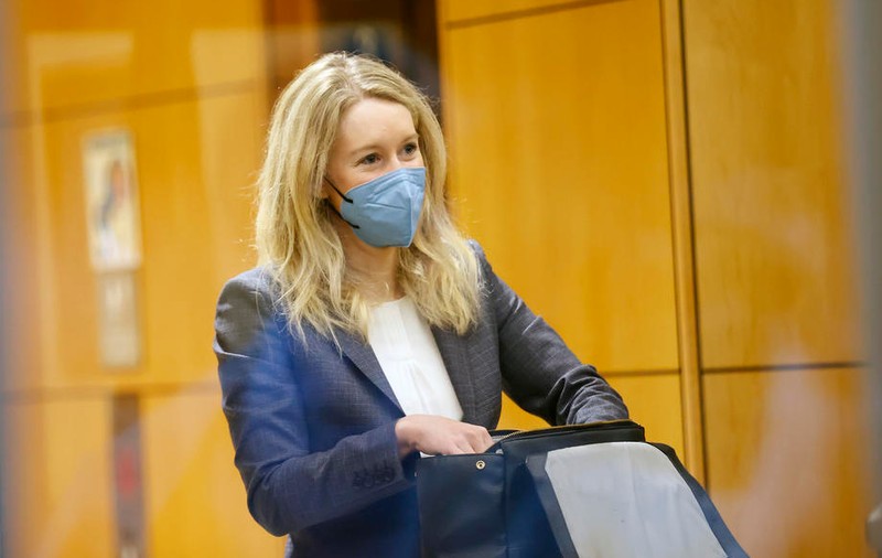 Elizabeth Holmes, tânăra care la 19 ani a fondat o companie de peste 9 miliarde de dolari, a fost găsită vinovată pentru fraudă