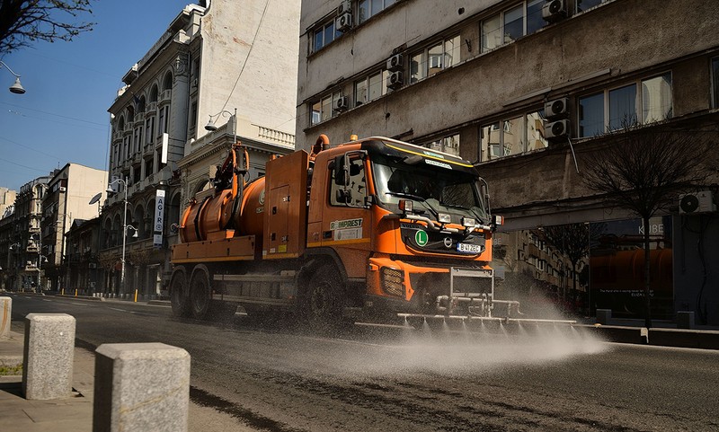 Romprest spală trotuarele o dată pe lună. Foto: HEPTA