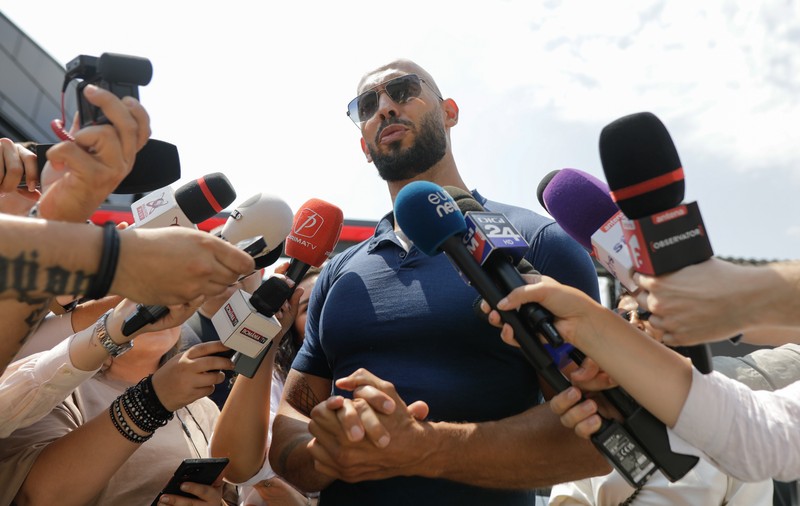 REPORTAJ. Cum a arătat prima zi în libertate a fraților Tate: muzică în boxe, șampanie și masaj thailandez. Ce spun reprezentanții victimelor