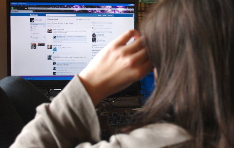Pozele furate de pe Facebook le-au băgat la zdup