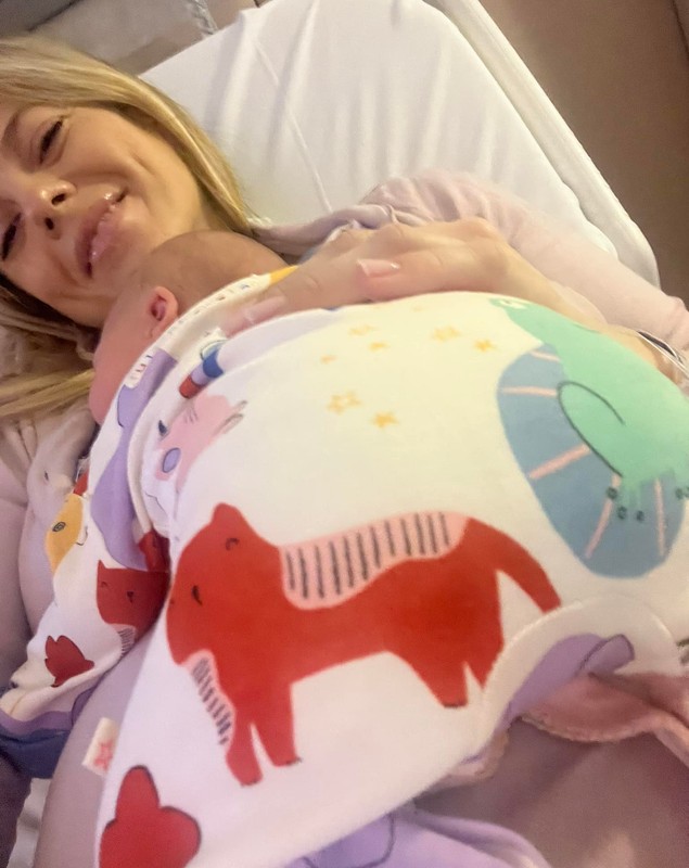 Roxana Hulpe revine la Știrile Pro TV după ce a născut. Cine va avea grijă de fetița ei: „S-a schimbat și ritmul odată cu sosirea ei”