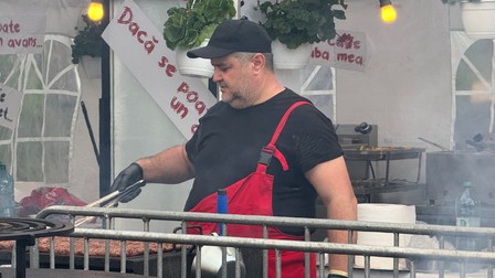 Cei mai pricepuți grataragii au făcut spectacol la Campionatul Național de Mici din București. Foto: Libertatea
