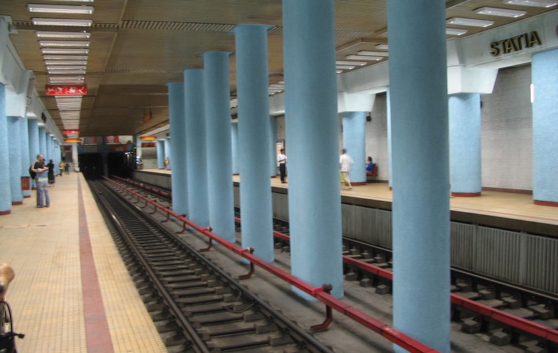 Intrarea de la staţia de metrou Obor, închisă pentru refacerea scărilor fixe, a fost redeschisă cu o săptămână mai devreme