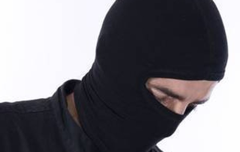 Se întâmplă în România! A jefuit o benzinărie cu un pistol de jucărie!