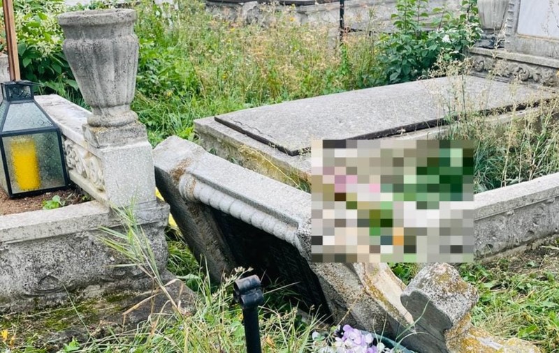 O femeie a murit în cimitir după ce a fost strivită de o cruce, în Cluj-Napoca
