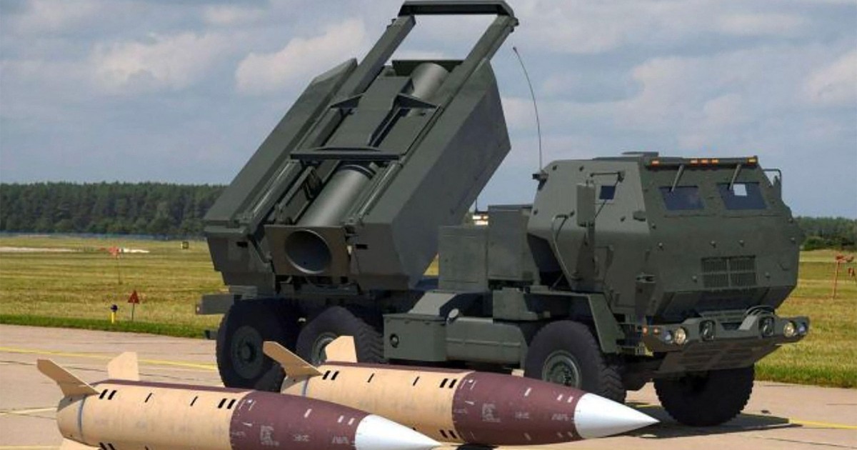 Rachete MGM-140 ATACMS cu vehiculul lor de lansare HIMARS. Imagine cu caracter ilustrativ Foto: Profimedia