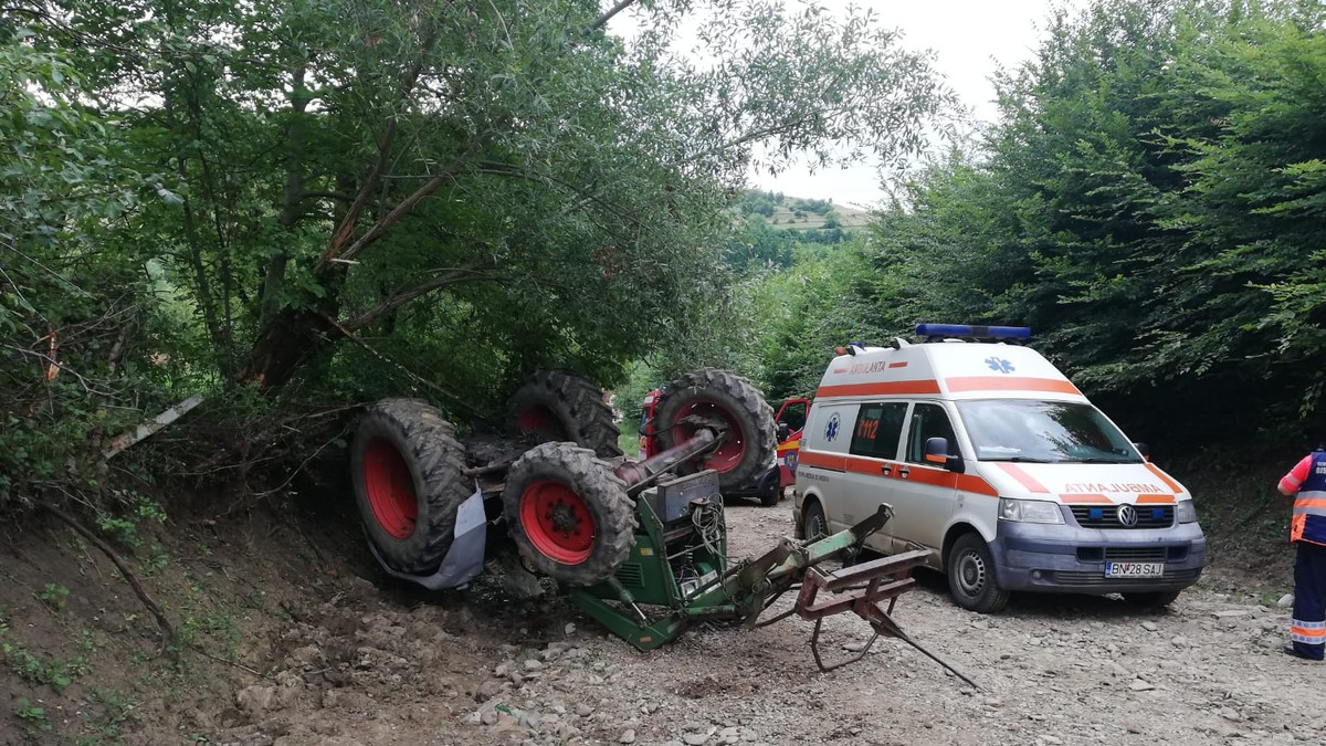 Tractor răsturnat