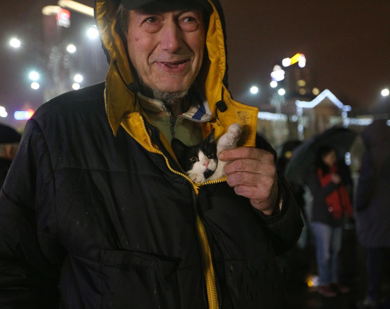 UPDATE. Protest în Piața Victoriei, de 1 Decembrie. Peste 2.000 de oameni s-au adunat la Guvern - VIDEO