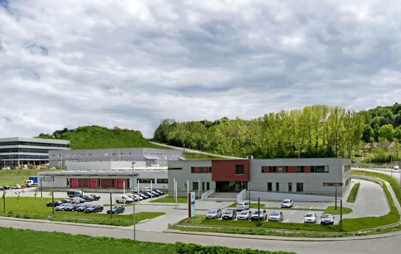 Parteneriat pentru energie verde în Cluj: Terapia și EnergoBit încep construcția unei stații fotovoltaice cofinanțată prin PNRR