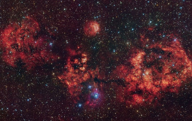 Legea pătratului invers funcționează chiar și în cele mai îndepărtate galaxii. Isaac Newton și Albert Einstein au avut dreptate