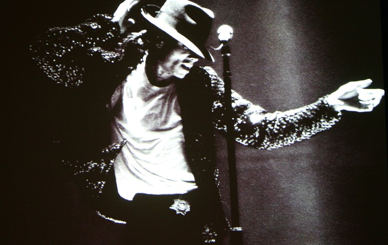 VIDEO | Ameţitor şi emoţionant: spectacolul Cirque du Soleil în memoria lui Michael Jackson