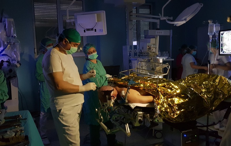 VIDEO&FOTO/ Operație pe creier cu aparatură de 1 milion de euro la Spitalul de Neurochirurgie din Iași. Medicul Lucian Eva: "Cu această aparatură intervenția devine minim invazivă"