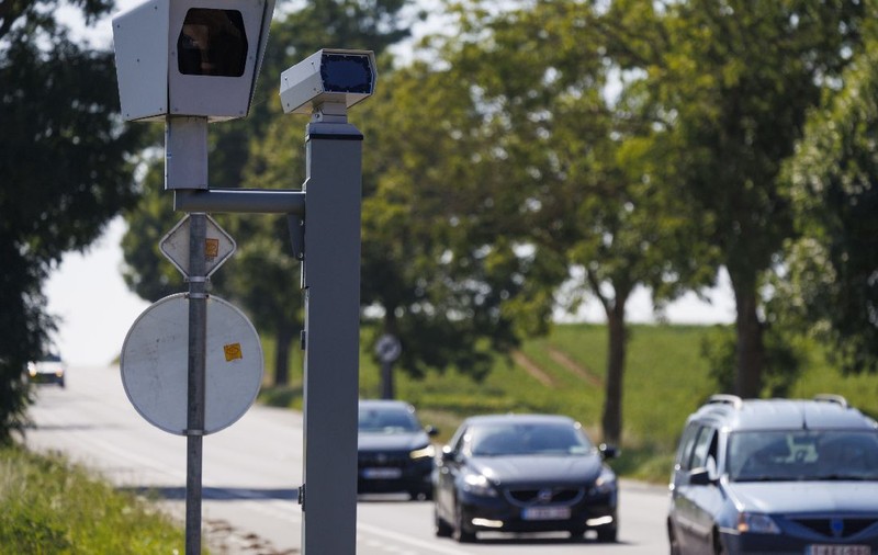 Tatăl a cinci copii și cu al șaselea pe drum a ales închisoarea în locul amenzii după ce a vandalizat un radar: „Era vopsea pe bază de apă”