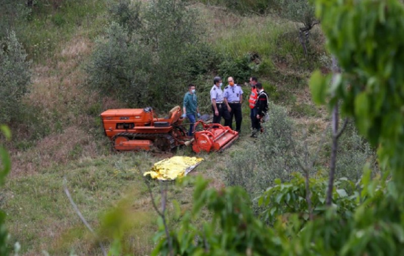 Un român din Italia a murit la locul de muncă, strivit de un tractor