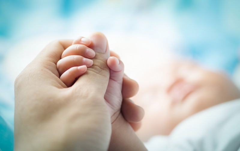 Misterul insistenței Ambasadei Argentinei la București de a aduce în România doi bebeluși de la o clinică pentru mame-surogat din Kiev. Medic ucrainean: „Sunt copiii unor cetățeni străini”