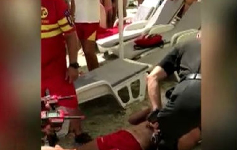 Un salvamar a fost lovit de un skijet, la Mamaia, în timp ce patrula în canoe