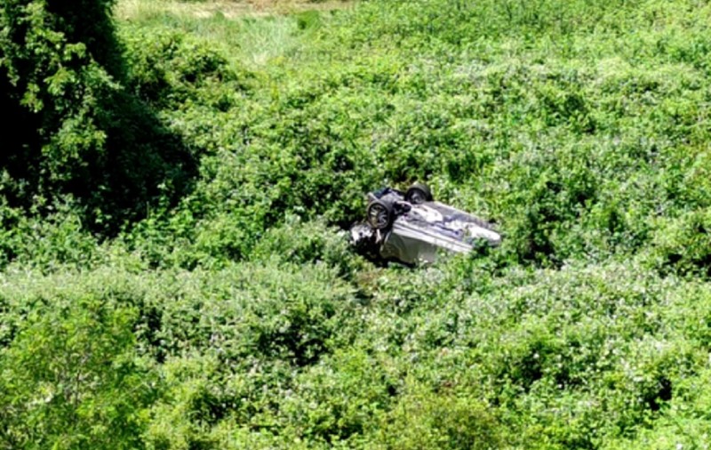 Turiști români plecați în Grecia în vacanță, căzuți cu mașina de pe autostrada Struma, în Bulgaria, și scăpați ca prin minune cu viață
