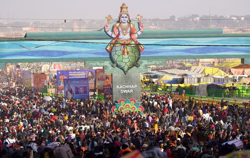 Ce este Kumbh Mela, cel mai mare festival religios din India unde mii de oameni s-au călcat în picioare 