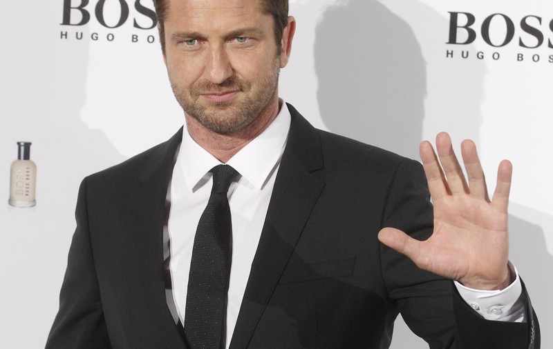 Ce căsătorie? Gerard Butler se vrea tot burlac! Și-a petrecut noaptea cu o blondă celebră!