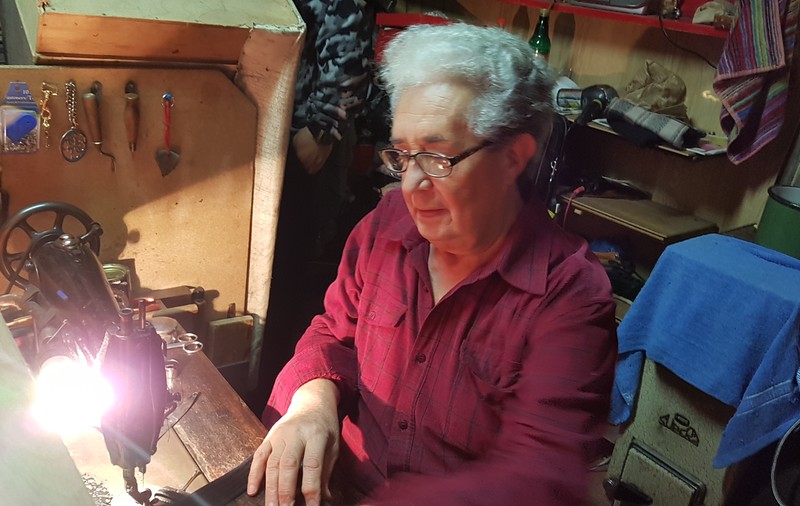 VIDEO/Istoria văzută prin ochii bătrânului cizmar. De la întreprinderea Kirov la micul atelier din pasaj, via cooperativa de stat
