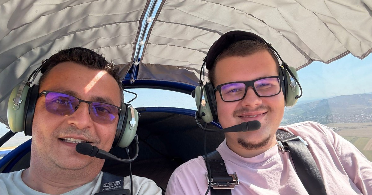 Doi piloti intr-un avion