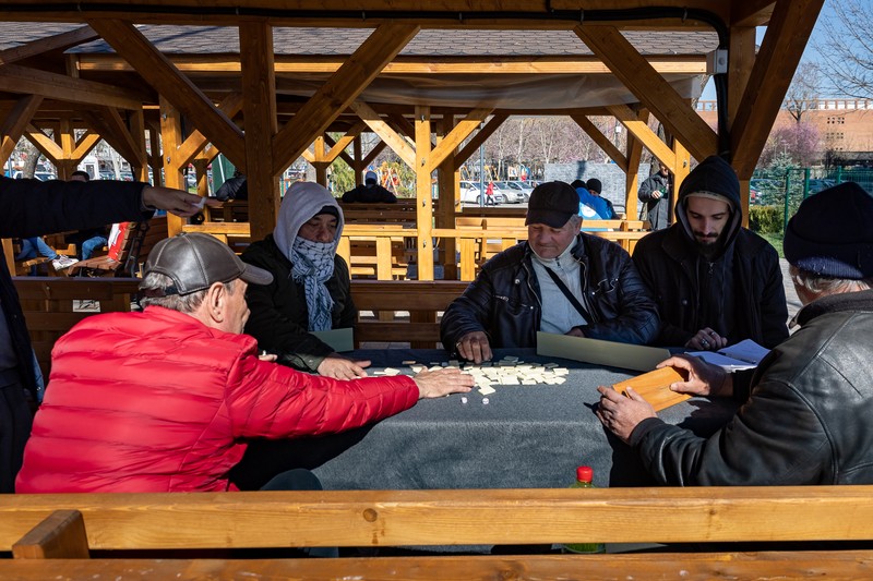 Un alt fel de comitet de comunicare strategică: jucătorii de rummy din Parcul Obor