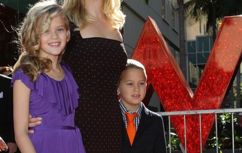 Reese Witherspoon a cumpărat casa lui Steven Segal 