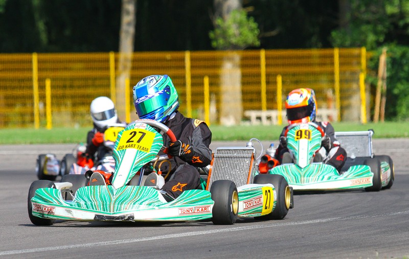 FOTO/ BĂTAIE pentru titlurile naționale din Campionatul Național de Karting Viteză pe Circuit