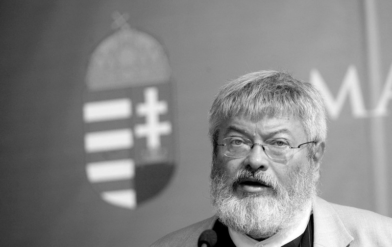Poetul și disidentul anti-comunist Szőcs Géza a murit din cauza COVID-19. Forțat de Securitate, înainte de Revoluție, să plece în exil