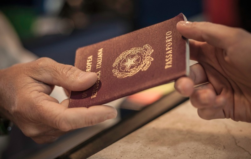 Pașapoartele a 100.000 de turiști din Italia, furate din bazele de date ale hotelurilor și vândute pe dark web
