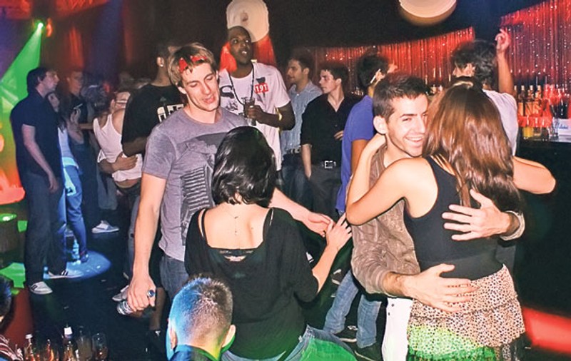 În club cu dușmanul