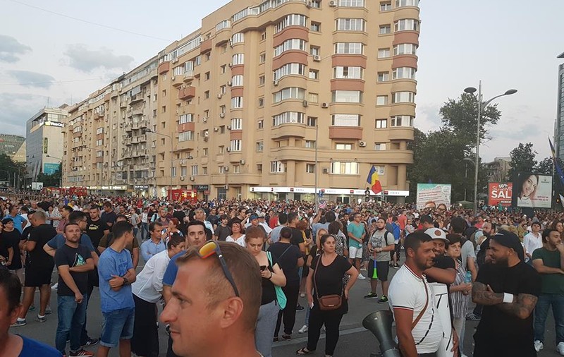 Dani Mocanu, printre protestatarii din Piața Victoriei. Cum a fost surprins astistul