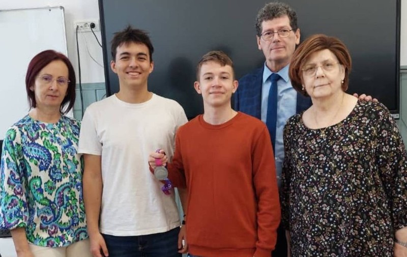 Doi elevi din Oradea au creat un AI pentru cercetarea medicamentelor și au câștigat argint în SUA