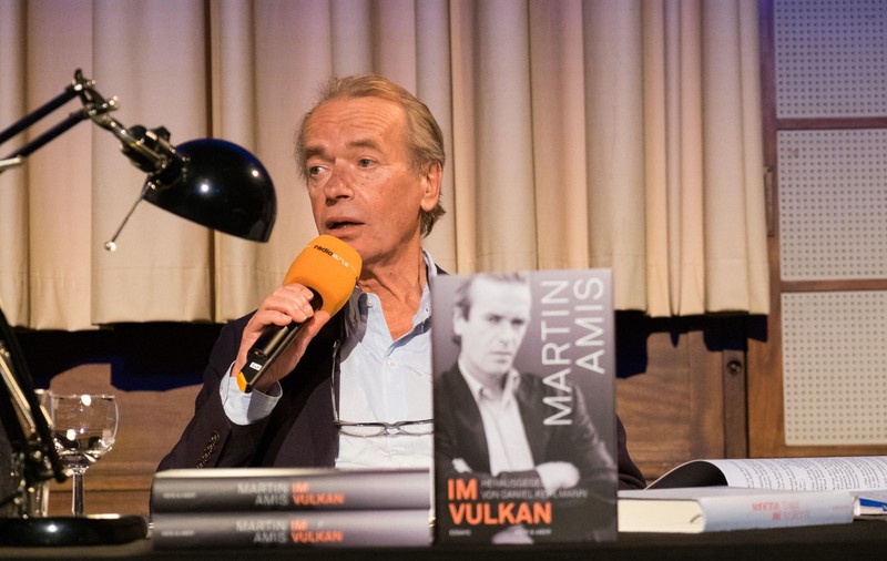 A murit Martin Amis, unul dintre cei mai apreciaţi autori britanici din ultimii 50 de ani
