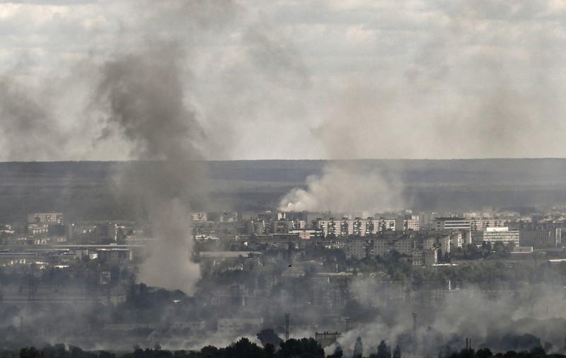 800 de civili s-au refugiat în uzina chimică din Severodonețk. Orașul e disputat intens de ruși și ucraineni