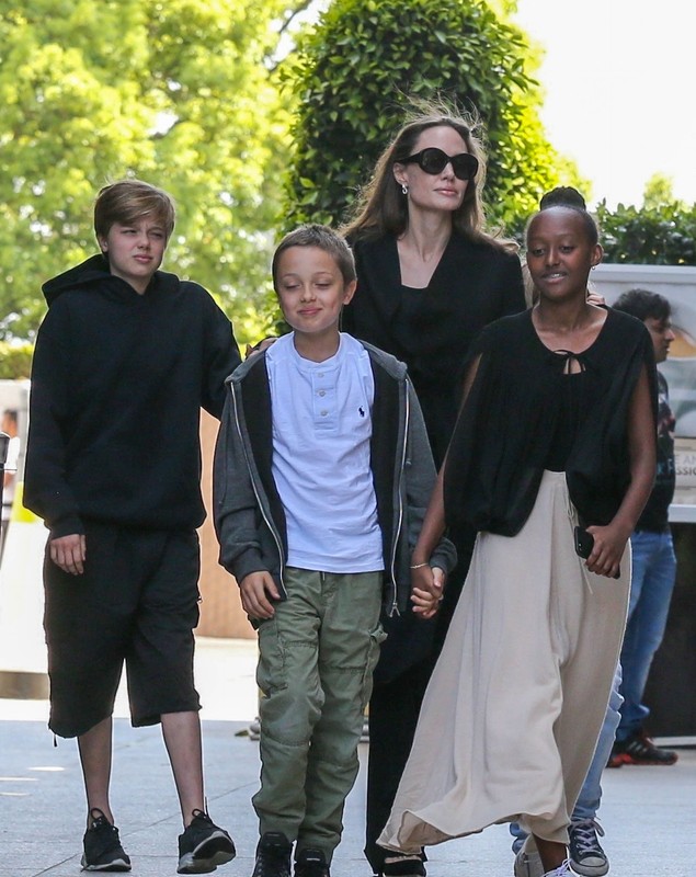 Fiica lui Brad Pitt se dezice de tatăl ei. Shiloh a solicitat schimbarea numelui de familie