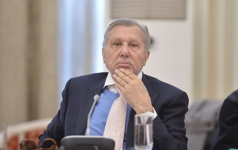 Ilie Năstase, către o jurnalistă care l-a întrebat de ce s-a urcat băut la volan: „Sunteți prea tânără și prea proastă ca să înțelegeți”