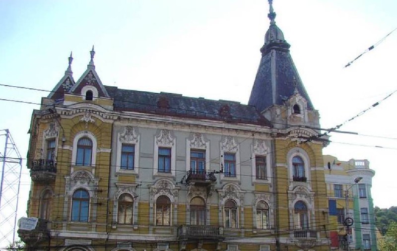 Apartament într-un palat vechi de peste 100 de ani, scos la vânzare. Cât costă locuința aflată în Cluj-Napoca