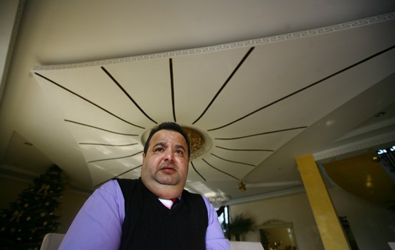 Dorin Cioabă s-a fotografiat lângă mai multe lebede: "Hai la masă, neamule"