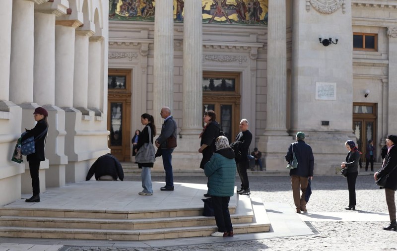 Tradiții și obiceiuri la români de Buna Vestire, sărbătoare creștină cu cruce roșie