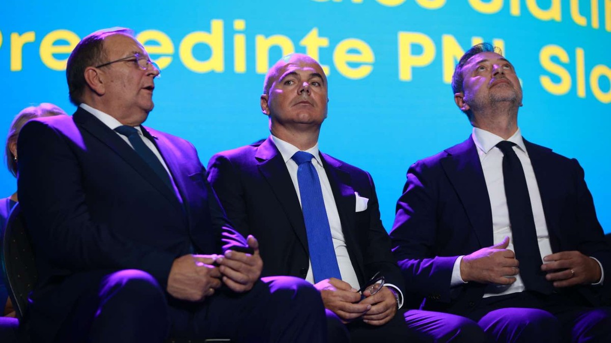 Gheorghe Flutur, Rareș Bogdan și Dan Motreanu, la Consiliul Național al PNL. FOTO: Eli Driu