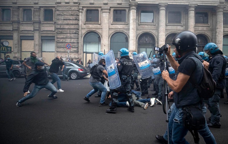 Liderii unui partid de extremă dreapta din Italia, arestați după protestele antivaccin