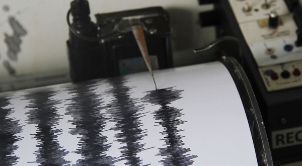 seismograf inregistrand activitate seismica