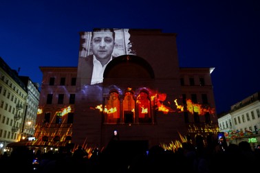 Video mapping pe fațada Operei Naționale din Timișoara | Foto: INQUAM PHOTOS/Virgil Simonescu