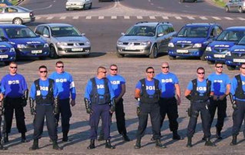 Ei păzesc vedetele