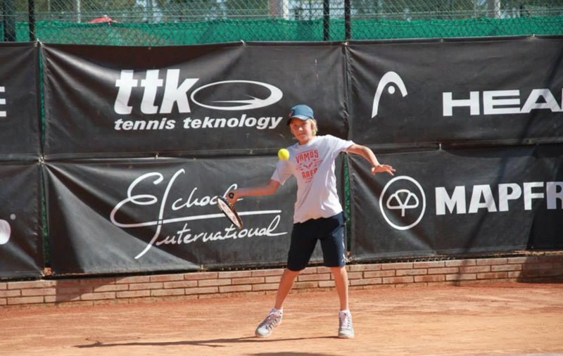 Filip Jianu: "Vreau mă menţin în primii 5 în Europa". 10, media generală la scoală pentru micul jucător de tenis! ^Părinții cheltuie 20.000 de euro pe an. ALTE TALENTE JUVENILE