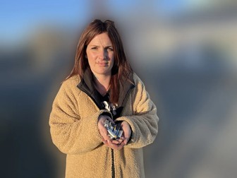Krystal Ogier, mamă a cinci copii din Guernsey, a fost amendată în final cu 1.000 de lire Foto: Bailiwick Express