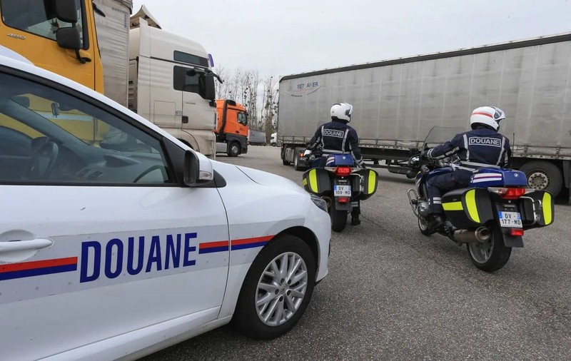 Șofer român de TIR, prins cu canabis de 3 milioane de euro ascuns în camion, pe care îl ducea din Spania în Olanda